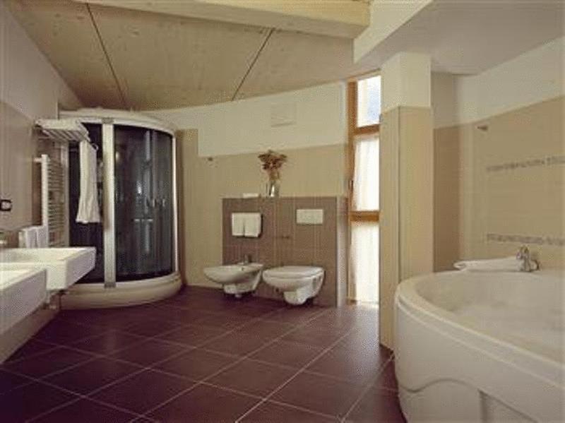 Bio Hotel Benny Mezzana  Bagian luar foto